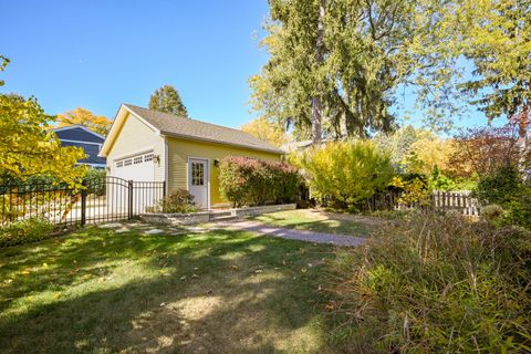 A home in Glen Ellyn