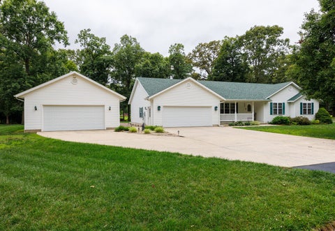 Photo of 3608 Andrews Court, Salem, IL 62881 (MLS # 12685272)