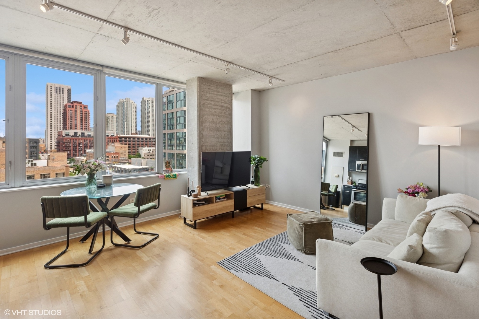 659 W Randolph Street 702