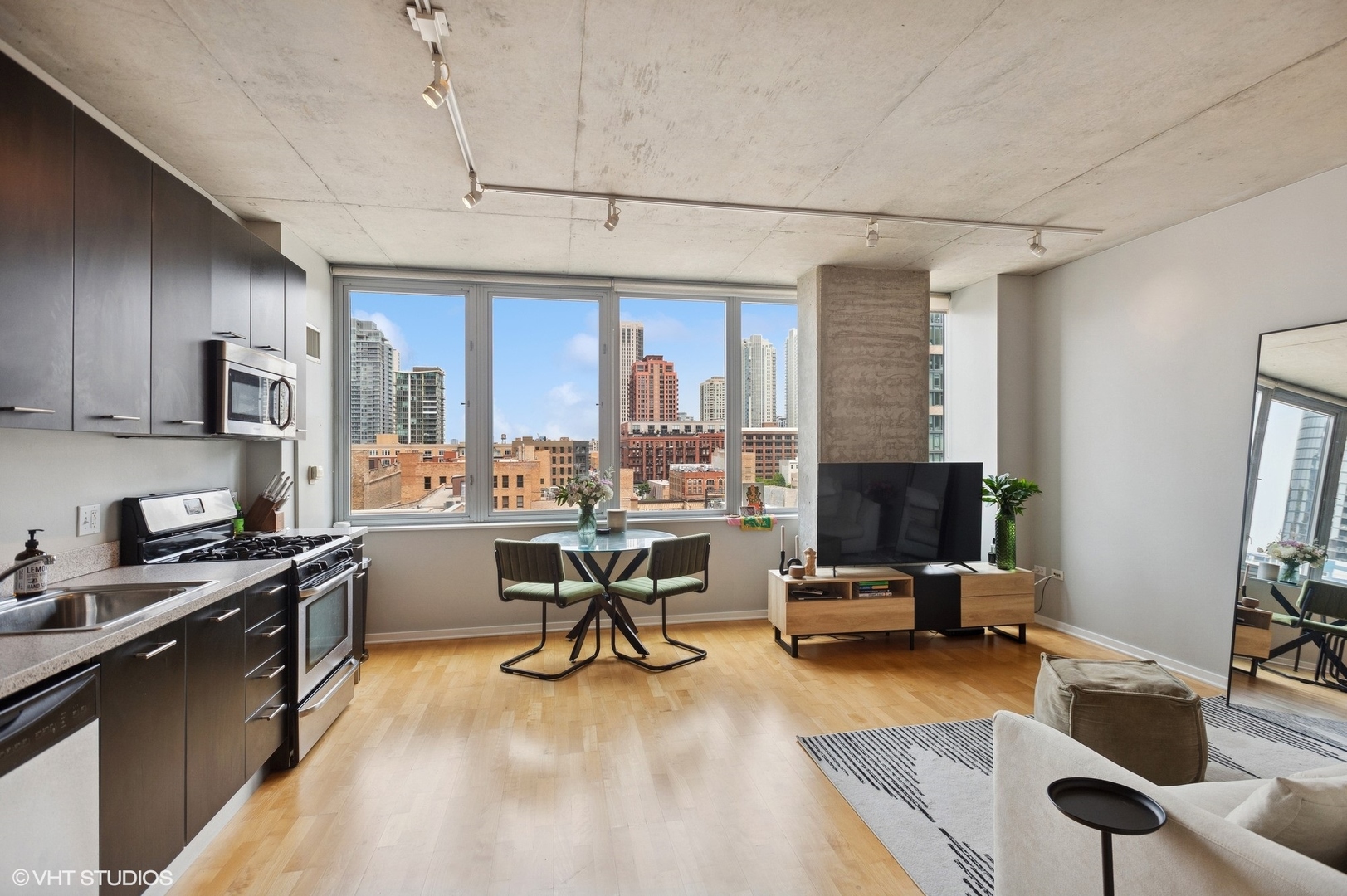 659 W Randolph Street 702