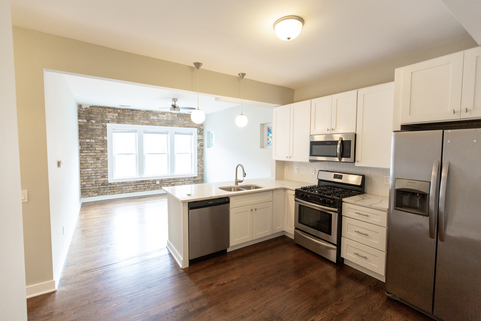 2122 N Springfield Avenue