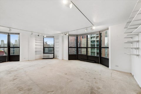 Tiny photo for 899 S Plymouth Court #1609, Chicago, IL 60605 (MLS # 12676667)
