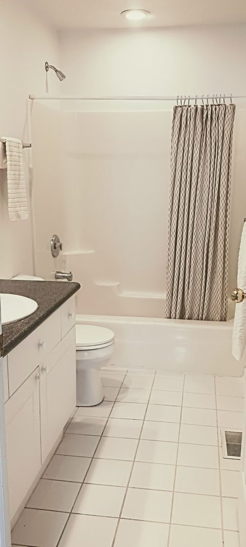 Tiny photo for 4922-B S Cornell Avenue, Chicago, IL 60615 (MLS # 12491958)