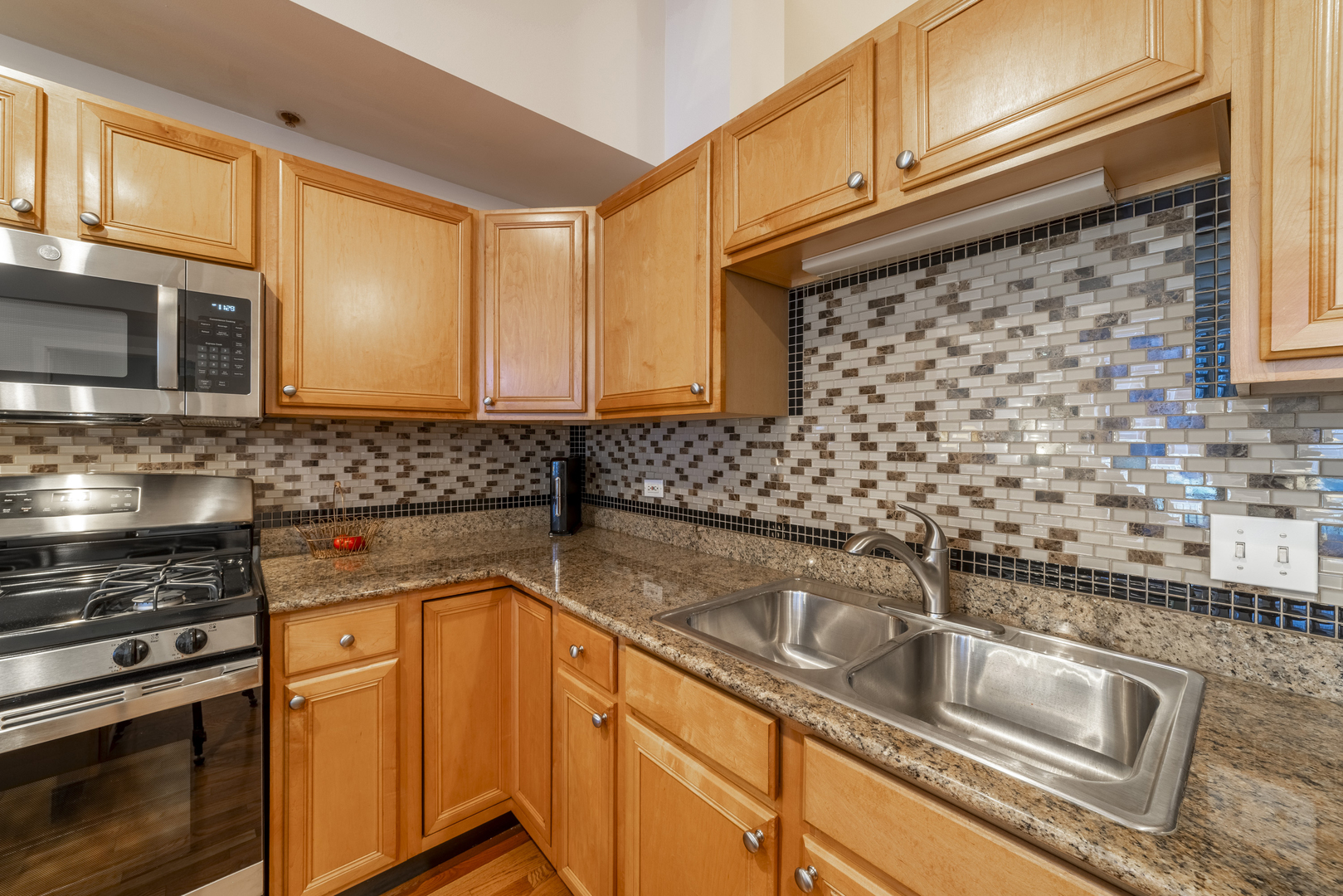 165 N Canal Street 916