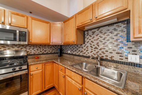 Tiny photo for 165 N Canal Street #916, Chicago, IL 60606 (MLS # 12552907)