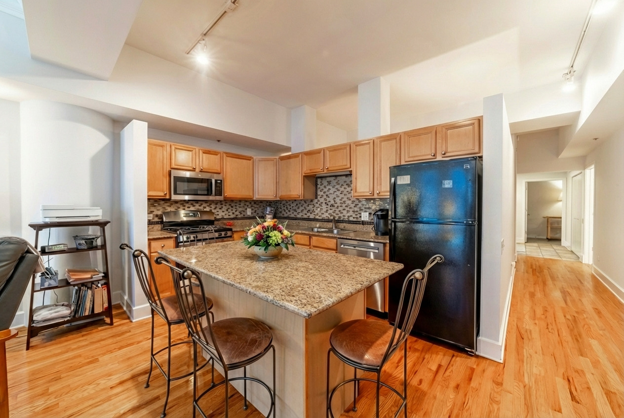 165 N Canal Street 916