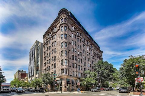 Photo of 2800 N Pine Grove Avenue #8A, Chicago, IL 60657 (MLS # 12486824)