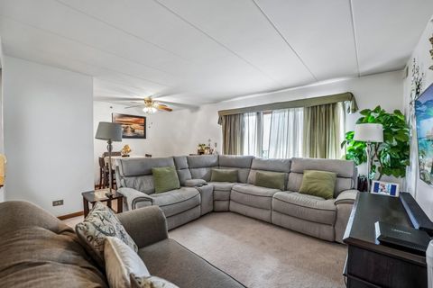 Tiny photo for 4500 W 93rd Street #1D, Oak Lawn, IL 60453 (MLS # 12611849)