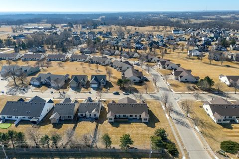 Tiny photo for 5446 Baraboo Court #5446, Davenport, IA 52804 (MLS # 12578061)