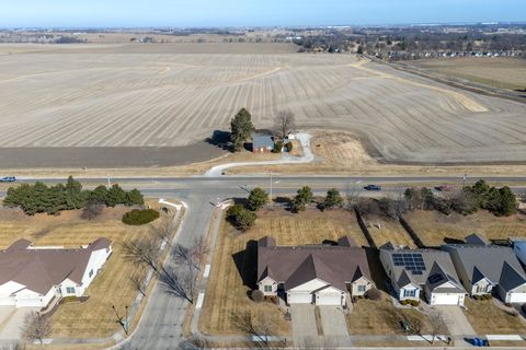 Tiny photo for 5446 Baraboo Court #5446, Davenport, IA 52804 (MLS # 12578061)