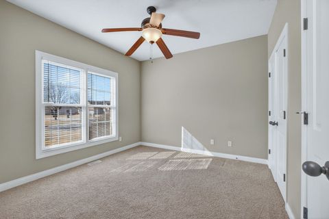 Tiny photo for 5446 Baraboo Court #5446, Davenport, IA 52804 (MLS # 12578061)