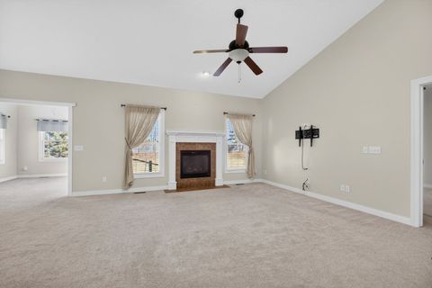 Tiny photo for 5446 Baraboo Court #5446, Davenport, IA 52804 (MLS # 12578061)