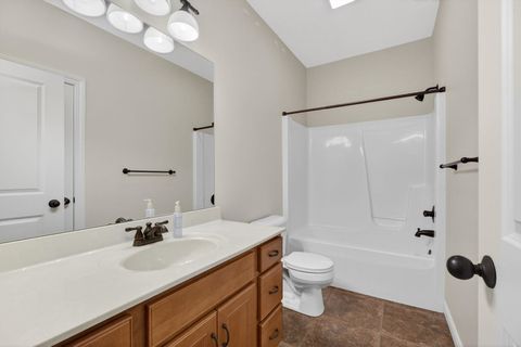 Tiny photo for 5446 Baraboo Court #5446, Davenport, IA 52804 (MLS # 12578061)