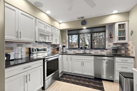 Tiny photo for 7737 W GOLF Drive #303, Palos Heights, IL 60463 (MLS # 12612100)