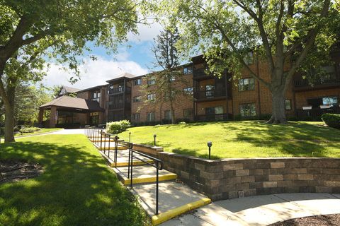 Tiny photo for 7737 W GOLF Drive #303, Palos Heights, IL 60463 (MLS # 12612100)