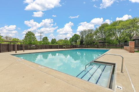Tiny photo for 7737 W GOLF Drive #303, Palos Heights, IL 60463 (MLS # 12612100)
