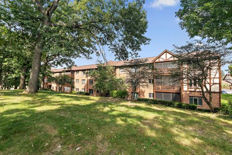 Tiny photo for 7737 W GOLF Drive #303, Palos Heights, IL 60463 (MLS # 12612100)