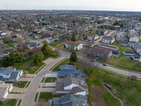 Tiny photo for 3065 Red Wing Circle, Bettendorf, IA 52722 (MLS # 12593142)