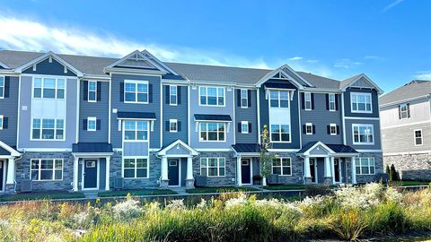 Photo of 432 lakeshore Court, St. Charles, IL 60174 (MLS # 12487788)