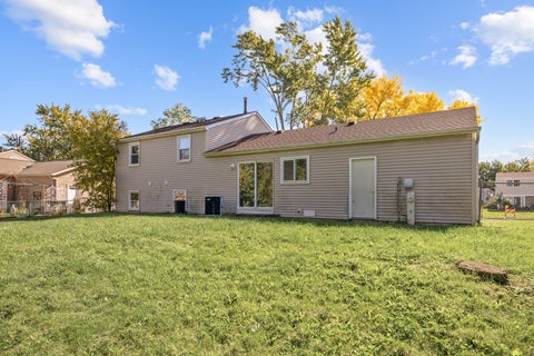 Tiny photo for 410 N BRAINTREE Drive, Schaumburg, IL 60194 (MLS # 12778035)