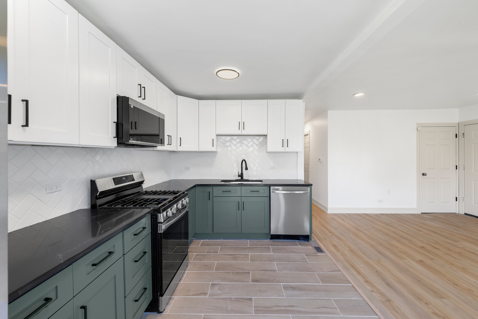 Properties 1 121 Williamsburg Road