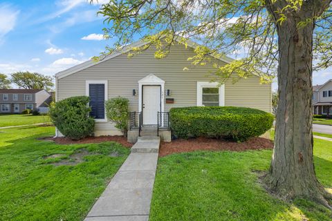 Photo of 121 Williamsburg Road, Country Club Hills, IL 60478 (MLS # 12638849)