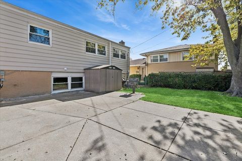 Tiny photo for 8846 N Ozanam Avenue, Niles, IL 60714 (MLS # 12498909)