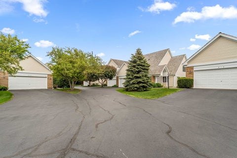 Tiny photo for 825 Braeman Court, Libertyville, IL 60048 (MLS # 12739437)