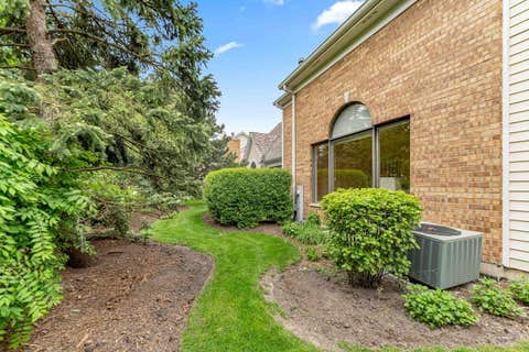 Tiny photo for 825 Braeman Court, Libertyville, IL 60048 (MLS # 12739437)