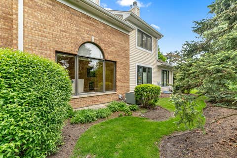 Tiny photo for 825 Braeman Court, Libertyville, IL 60048 (MLS # 12739437)