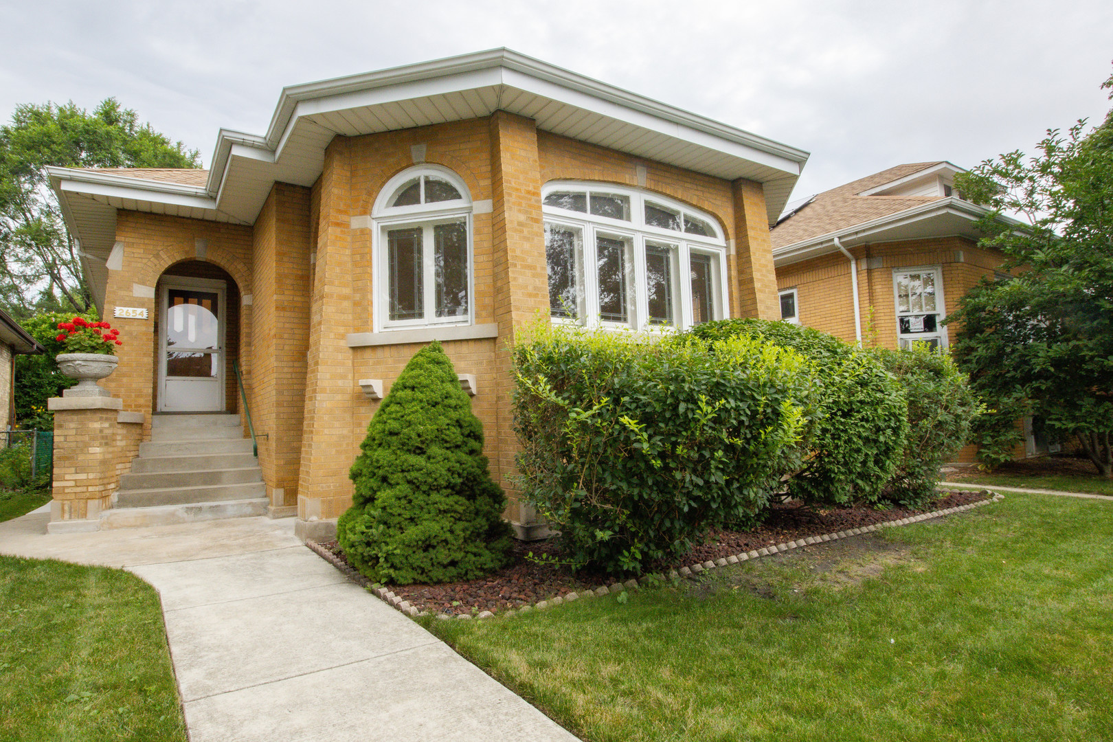 2654 W Morse Avenue