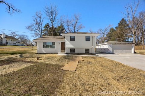 Tiny photo for 22W080 Valleyview Drive, Glen Ellyn, IL 60137 (MLS # 12597357)