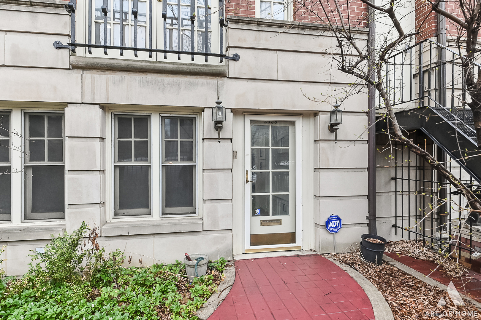 2638 N SOUTHPORT Avenue