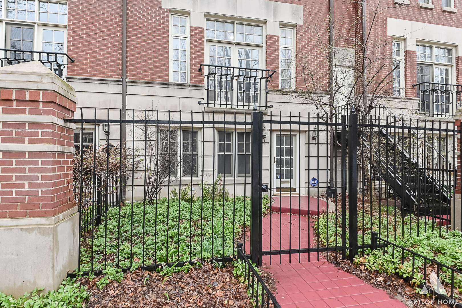 2638 N SOUTHPORT Avenue