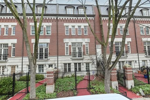 Photo of 2638 N SOUTHPORT Avenue, Chicago, IL 60614 (MLS # 12620368)