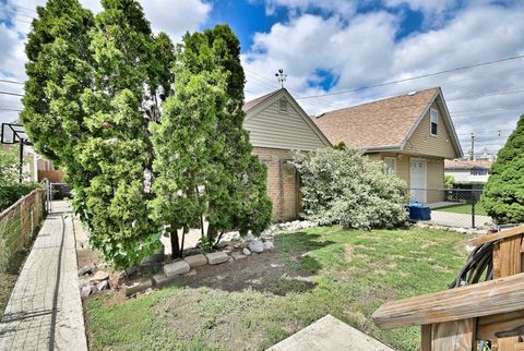 Tiny photo for 3952 N Oleander Avenue, Chicago, IL 60634 (MLS # 12465921)