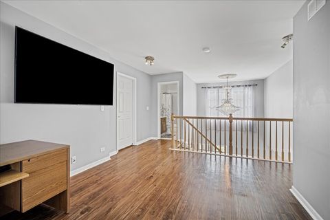 Tiny photo for 345 Kestrel Lane, Lindenhurst, IL 60046 (MLS # 12443936)