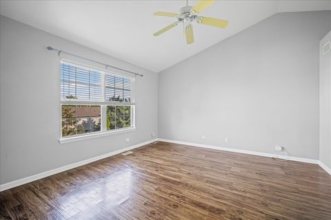 Tiny photo for 345 Kestrel Lane, Lindenhurst, IL 60046 (MLS # 12443936)