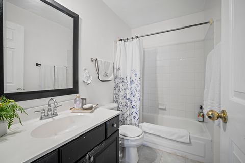 Tiny photo for 345 Kestrel Lane, Lindenhurst, IL 60046 (MLS # 12443936)