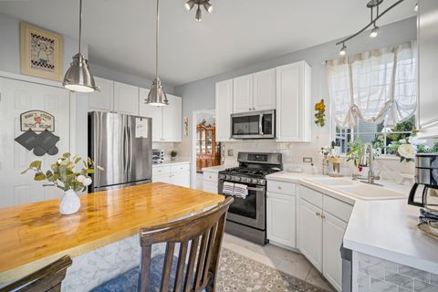 Tiny photo for 345 Kestrel Lane, Lindenhurst, IL 60046 (MLS # 12443936)