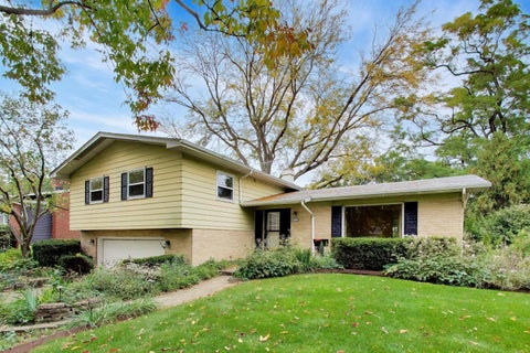 Photo of 806 Kimberly Way, Lisle, IL 60532 (MLS # 12785838)