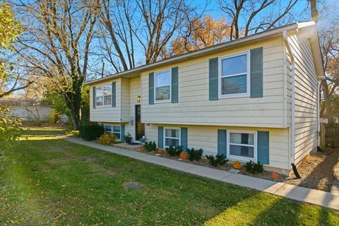 Tiny photo for 121 E Clarendon Drive, Round Lake Beach, IL 60073 (MLS # 12552216)