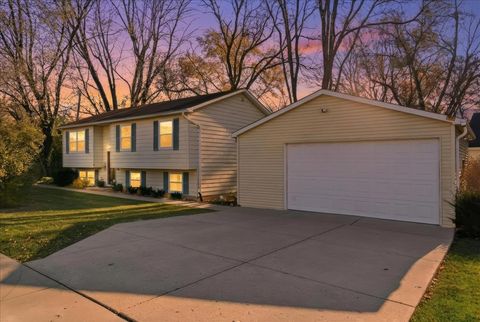 Tiny photo for 121 E Clarendon Drive, Round Lake Beach, IL 60073 (MLS # 12552216)