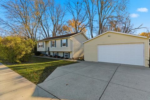 Tiny photo for 121 E Clarendon Drive, Round Lake Beach, IL 60073 (MLS # 12552216)
