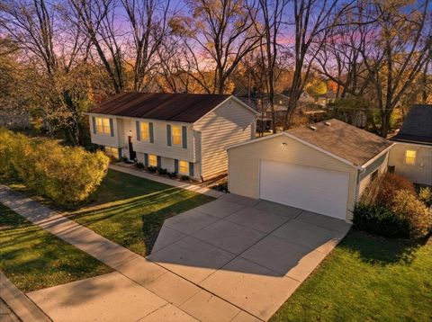 121 E Clarendon Drive Round Lake Beach IL 60073