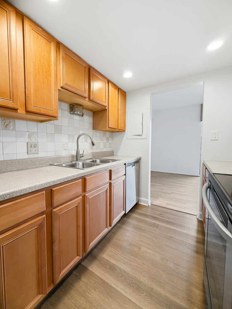 6340 AMERICANA Drive 210