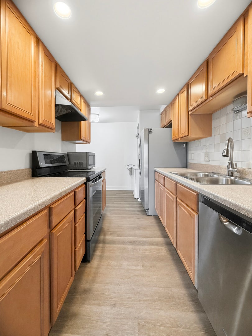 6340 AMERICANA Drive 210