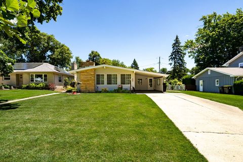 Tiny photo for 904 N School Street, Normal, IL 61761 (MLS # 12683845)
