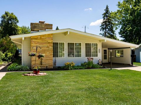 Photo of 904 N School Street, Normal, IL 61761 (MLS # 12683845)