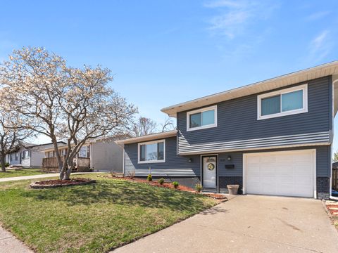 Tiny photo for 2628 N Gayman Avenue, Davenport, IA 52804 (MLS # 12605841)